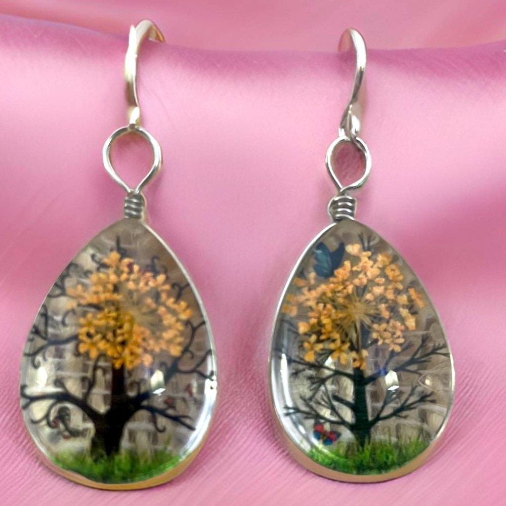 Gorgeous new 925 Sterling silver dangling dried flower and butterflies with tree